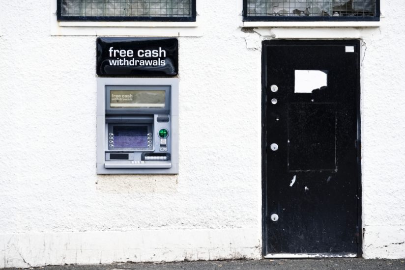The death of cash is putting pressure on free ATMs-2
